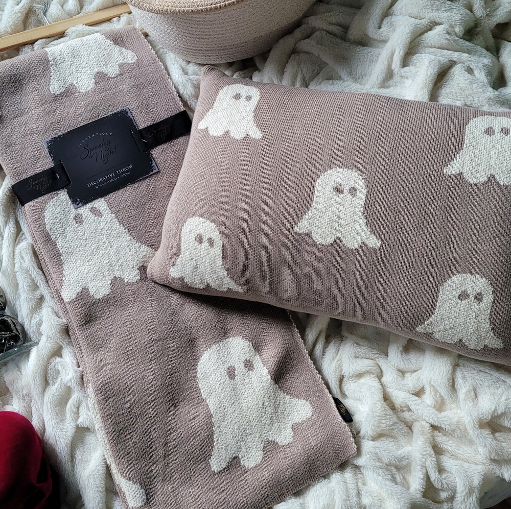 🚫RESERVED🚫🤎🤍👻Viral Ghost Blanket👻🤍🤎 - Picture 7 of 8
